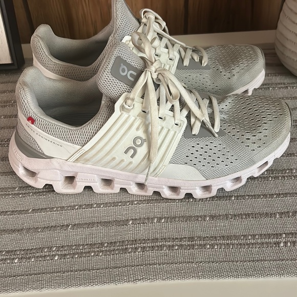 On Running Shoes - On Cloud Women’s Size 8.5